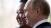 Presiden Rusia Vladimir Putin dan pemimpin Korea Utara Kim Jong Un berpose untuk foto selama pertemuan mereka di Vladivostok, Rusia, 25 April 2019. (Foto: via Reuters)