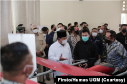 Menhan Prabowo meminta kampus aktif mengembangkan riset sektor pertahanan. (Foto: Courtesy/Firsto/Humas UGM)