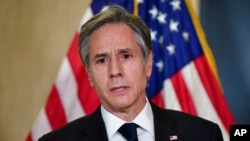 Menteri Luar Negeri Antony Blinken memberi keterangan pers kepada media setelah pembicaraan tertutup dengan delegasi China di Anchorage, Alaska, 19 Maret 2021.