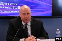 美国企业研究所资深研究员史剑道 (美国之音钟辰芳拍摄)