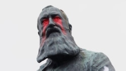 Grafiti na spomeniku Leopoldu Drugom u Briselu