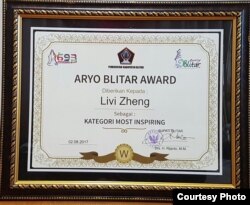 Penghargaan Aryo Blitar untuk sutradara Livi Zheng (Dok: Livi Zheng)