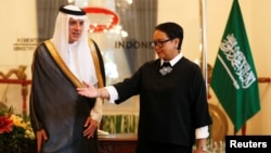 Menlu RI Retno Marsudi menerima Menlu Saudi Adel al-Jubeir di Jakarta 23/10 lalu (foto: dok). Pemerintah RI mengajukan protes resmi atas pelaksanaan hukuman pancung terhadap TKI tanpa notifikasi terlebih dahulu.
