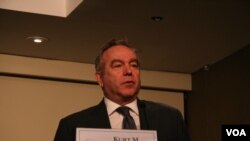 前美国国务院负责东亚和太平洋事务的助卿坎贝尔（美国之音钟辰芳拍摄）