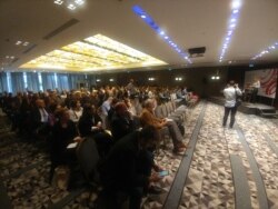 Konferencija "Lažne vesti i situacija u regionu", u organizaciji redakcije BBC-a na srpskom jeziku, u Beogradu, 26. februara 2020. (Foto: Veljko Popović, VoA)