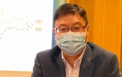 香港浸会大学政治与国际关系学系副教授陈家洛表示，最近凤凰卫视高层人事大变动，以及公营广播机构香港电台停播BBC国际频道，反映对一国两制及新闻自由响起极大警号。 (美国之音/汤惠芸)