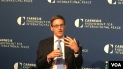 美国国务卿顾问乔莱特（Derek Chollet）资料照。 (美国之音莉雅拍摄)