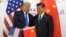 FILE - Presiden Donald Trump bersama Presiden China Xi Jinping dalam pertemuan di sela-sela KTT G20 di Osaka, Jepang, 29 Juni 2019.