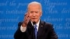 民主党总统候选人、前副总统乔·拜登(Joe Biden)在田纳西州纳什维尔的贝尔蒙特大学(Belmont University)举行的第二场也是最后一场总统辩论中发表讲话时做手势。(2020年10月22日)