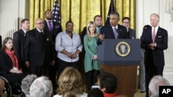 美国总统奥巴马星期二在白宫发表讲话，解释遏制枪支犯罪的新计划。