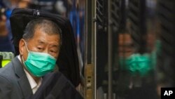 Jimmy Lai meninggalkan Pengadilan Banding Terakhir Hong Kong di mana pemerintah berdebat untuk tidak mengizinkannya dengan jaminan di Hong Kong. (Foto: AP)