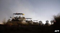 Gambar selebaran yang dirilis tentara Israel pada 8 Mei 2024 ini dilaporkan menunjukkan pasukan Israel di Rafah di Jalur Gaza selatan.