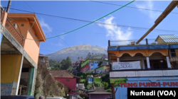 Praktisi dan pakar mengingatkan, desa wisata harus bertahan dengan kedesaannya agar bisa bertahan.