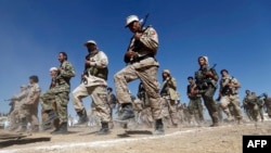 Des combattants houthis nouvellement recrutés participent à un rassemblement dans la capitale Sanaa, le 3 janvier 2017. (Photo Mohammed HUWAIS / AFP)