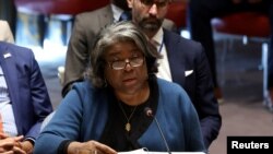 资料照片：美国常驻联合国代表琳达·托马斯-格林菲尔德在安理会发言。(2024年10月16日)