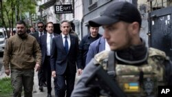 Menteri Luar Negeri AS Antony Blinken di Kyiv, Selasa, 14 Mei 2024. (Brendan Smialowski/Foto pool via AP)