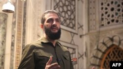 រូបឯកសារ៖ មេដឹកនាំក្រុមអ៊ីស្លាមនិយម Hayat Tahrir al-Sham (HTS) របស់ប្រទេសស៊ីរី ថ្លែងទៅកាន់ហ្វូងមនុស្សនៅឯវិហារអ៊ីស្លាម Umayyad ដ៏សំខាន់របស់រដ្ឋធានីនៅថ្ងៃទី៨ ខែធ្នូ ឆ្នាំ២០២៤។