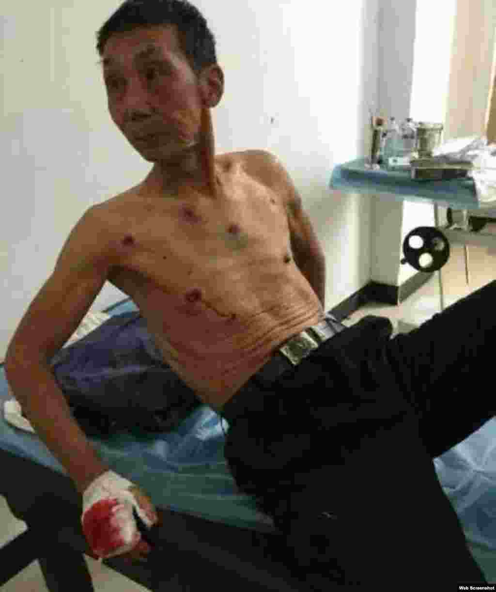 江西上饶鄱阳县饶埠镇数以千计村民抗议附近化工厂污染（博讯、微博等网络图片）