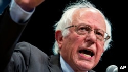 民主党总统参选人桑德斯在纽约向支持者讲话