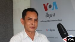 លោក អំ សំអាត នាយករង​ទទួលបន្ទុក​កម្មវិធី​ឃ្លាំមើល​សិទ្ធិ​មនុស្ស​នៃ​អង្គការ​លីកាដូ​ផ្តល់​បទសម្ភាសន៍​ដល់​វីអូអេ​កាលពី​ថ្ងៃទី៧ ខែមិថុនា ឆ្នាំ២០២២។ (ស៊ុន ណារិន/វីអូអេ)