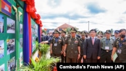 中国驻柬埔寨大使王文天和柬国防部长及军方其他高级官员共同主持云壤基地扩建破土动工仪式。（2022年6月8日）
