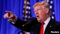 Presiden terpilih AS, Donald Trump di gedung Trump Tower, Manhattan, New York (11/1).