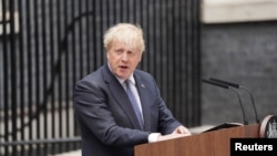 Britanski premijer Boris Džonson obraća se novinarima u Londonu, 7. jul 2022. (Foto: REUTERS/Maja Smiejkowska)