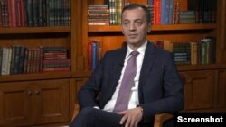 Poslanik Demokratske partije socijalista i bivši crnogorski ministar odbrane Predrag Bošković u studiju Glasa Amerike (Foto: VOA)