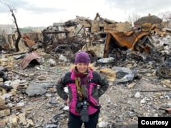 Freelance photojournalist Paula Bronstein, pictured in Bucha, Ukraine. (Photo by Carol Guzy)