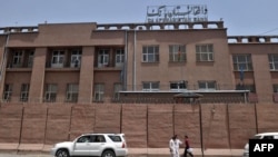 FILE - Bank Da Afghanistan di Kabul, 28 Juni 2011.