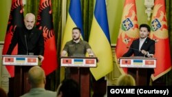 Albanski premijer Edi Rama, predsednik Ukrajine Volodimir Zelenski i crnogorski premijer Dritan Abazović na konferenciji za novinare u Kijevu, 15. juna 2022.