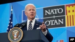 Presiden AS Joe Biden berbicara dalam konferensi pers pada hari terakhir KTT NATO di Madrid, pada 30 Juni 2022. (Foto: AP/Susan Walsh)