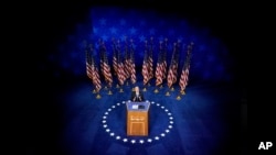 Predsednički kandidat demokrata, bivši potpredsednik Džo Bajden, govori tokom četvrte večeri Demokratske nacionalne konvencije, 20. avgusta 2020. u Čejs centru u Vilmigtonu, Delaver (AP Photo/Andrew Harnik)