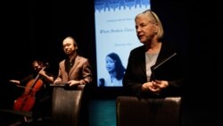 តារា​សម្ដែង លោក Vi Tran និងអ្នកស្រី Kathleen Warfel នៅ​ក្នុង​ការ​ហាត់​សម​រឿងល្ខោន «Four Children» ឬ «កុមារបួននាក់»នៅ​រោង​មហោស្រព Kansas City Actors ក្នុងទីក្រុង Kansas រដ្ឋ Missouri នៅថ្ងៃទី 6 ខែ​តុលា ឆ្នាំ២០២១។ (Kansas City Actors)