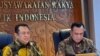Ketua MPR Bambang Soesatyo (kiri) dan Ketua KPK Firli Bahuri (kanan) di gedung MPR/DPR, Jakarta, Selasa (14/1). (VOA/Fathiyah)