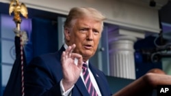 美国总统特朗普9月18日在白宫对记者发表讲话。