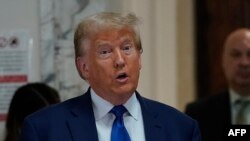 Tramp na suđenju u Njujorku, 25. oktobar 2023. (foto: AFP/TIMOTHY A. CLARY )
