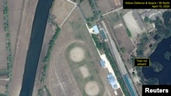 三八线以北项目提供的卫星图像显示金正恩的专列可能在一处车站接受提供服务。(资料照：2020年4月15日)