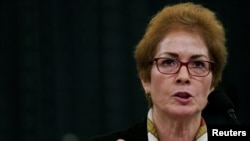 美国前驻乌克兰大使玛丽·约万诺维奇在众议院情报委员会听证会上作证。（2019年11月15日）。