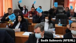 Glasanje u Skupštini opštine Srebrenica (Foto: RSE/Sadik Salimovic)