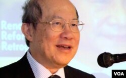 林和立讲演（美国之音国符拍摄）