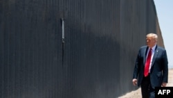 Predsednik Donald Tramp na proslavi izgradnje 200. milje zida na granici za Meksikom u San Luisu u Arizoni, 23. juna 2020. (Foto: AFP/Saul Loeb)