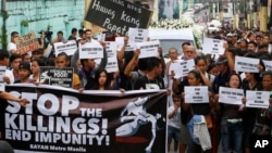 德洛斯·桑托斯的死触发了马尼拉的街头示威。（2017年8月26日）