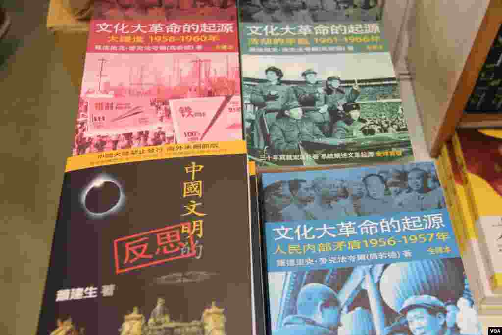 第26届香港书展星期三开幕(美国之音海彦拍摄)