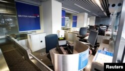 德国杜塞尔多夫机场空无一人的英国航空公司的柜台。（2020年12月21日）
