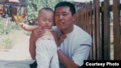 Sinh viên học sinh Pakistan ở Islamabad phản đối vụ đánh bom tự sát ngày 2 tháng 11 giết chết ít nhất 55 người ở cửa khẩu biên giới Wagah. Vụ nổ xuyên qua đám đông khán giả đang rời khỏi buổi lễ quân sự chung hàng ngày của Pakistan-Ấn Độ đóng cửa cửa khẩu biên giới.