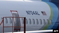 Avion kompanije Aljaska erlajns kojem je tokom leta otpao dio trupa (Foto: AFP/Patrick T. Fallon)