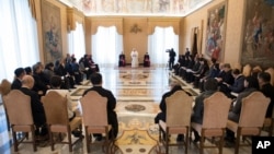 教宗方济各在梵蒂冈会见台湾教会合作协会代表团 （资料照片）