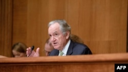 参议院教育委员会主席汤姆.哈金