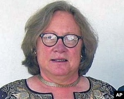 美国天主教大学法学院教授卡拉·西蒙